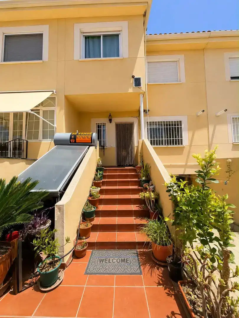 Vista exterior de Casa o chalet en venta en Ocaña con Jardín privado, Parquet y Piscina