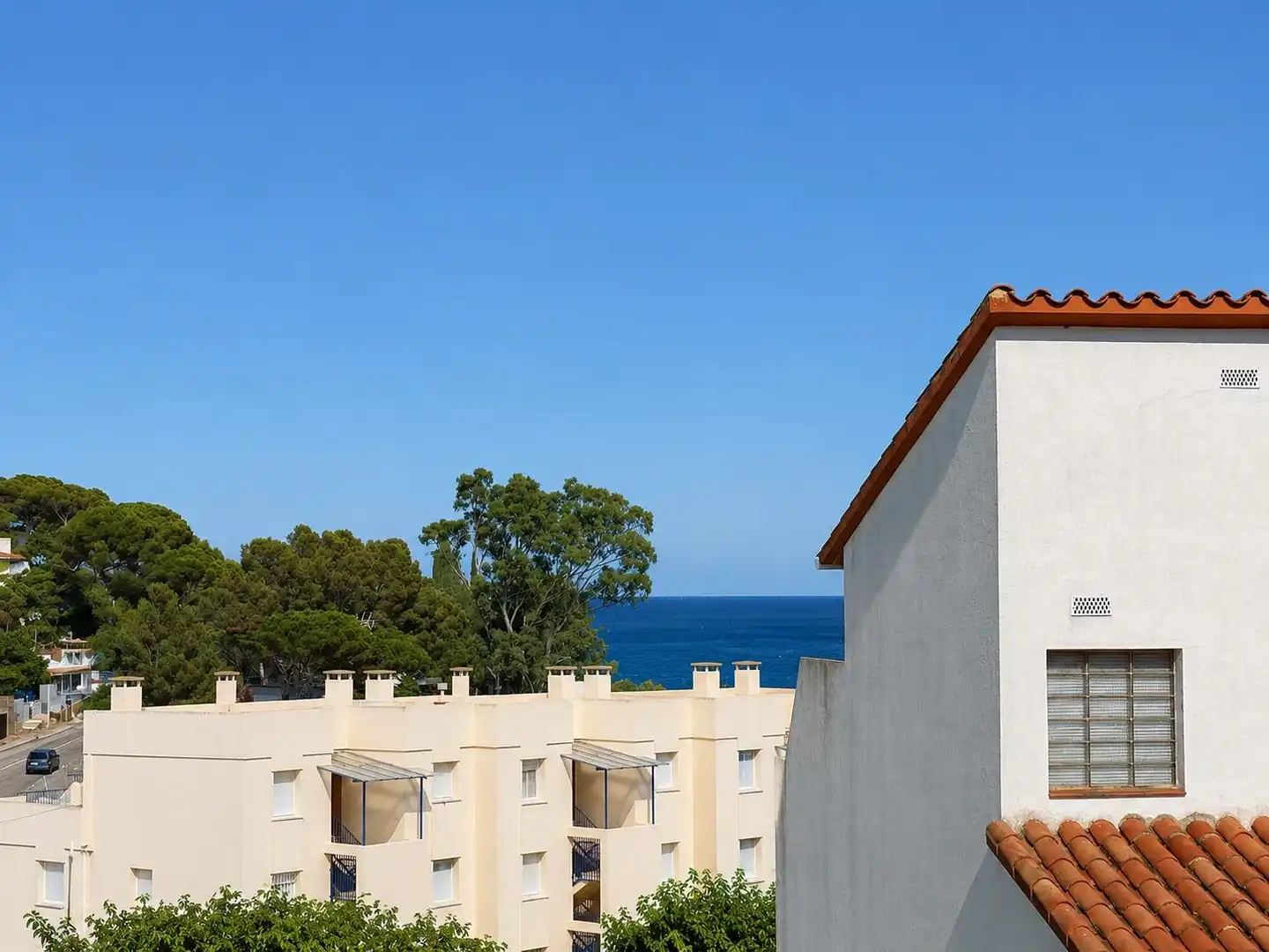 Vista exterior de Àtic en venda en Llançà amb Aire condicionat, Terrassa i Traster