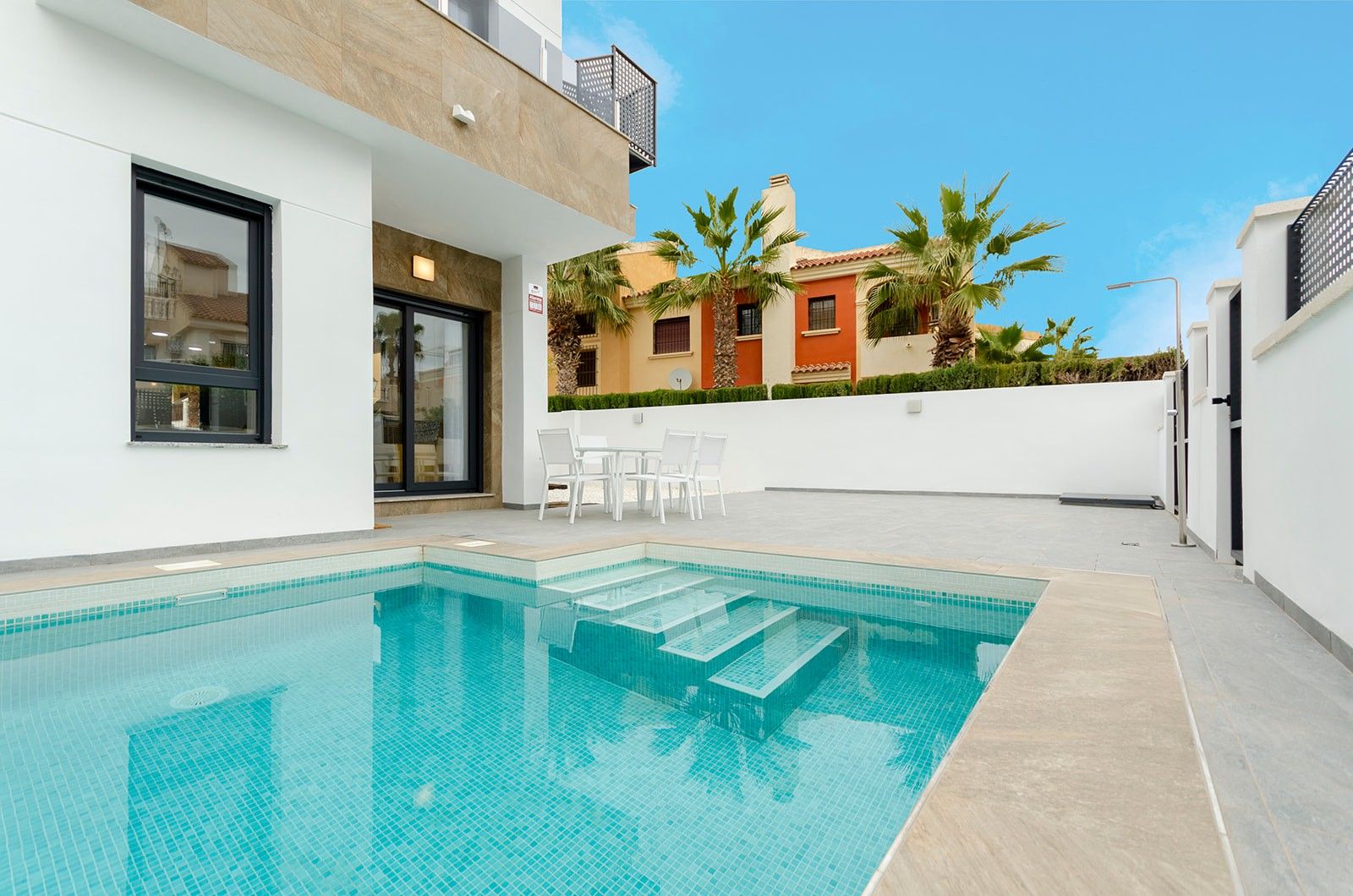 Piscina de Casa o xalet en venda en Torrevieja amb Aire condicionat, Calefacció i Jardí privat