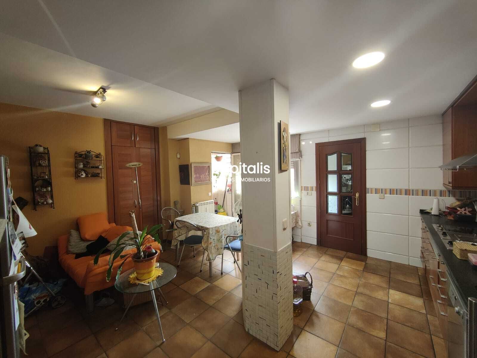 Flat for sale in  Madrid Capital  with Air Conditioner, Heating and Storage room