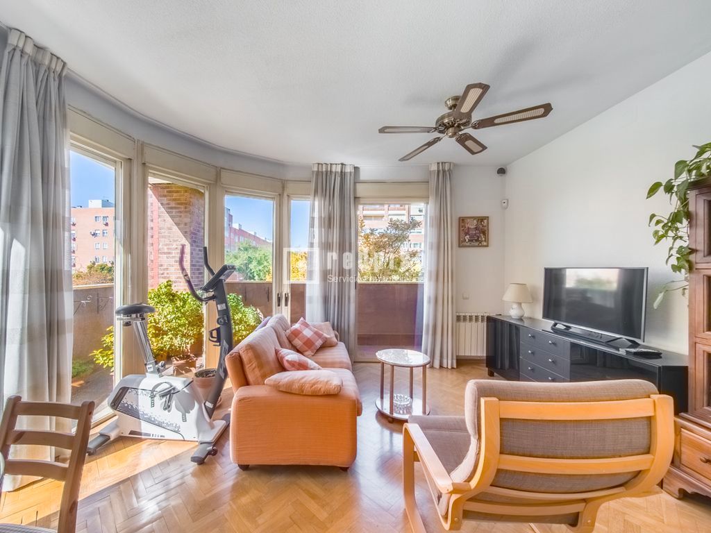 Sala de estar de Piso en venta en  Madrid Capital con Aire acondicionado, Calefacción y Parquet