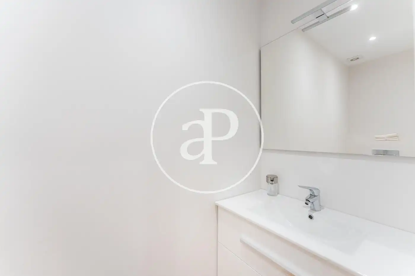 Baño de Piso en venta en Madrid con Aire acondicionado, Calefacción y Amueblado