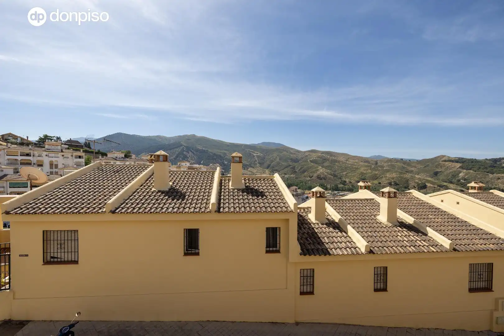 Casa aparellada amb terrassa en venda a MARIA PINET 10, imagen 28