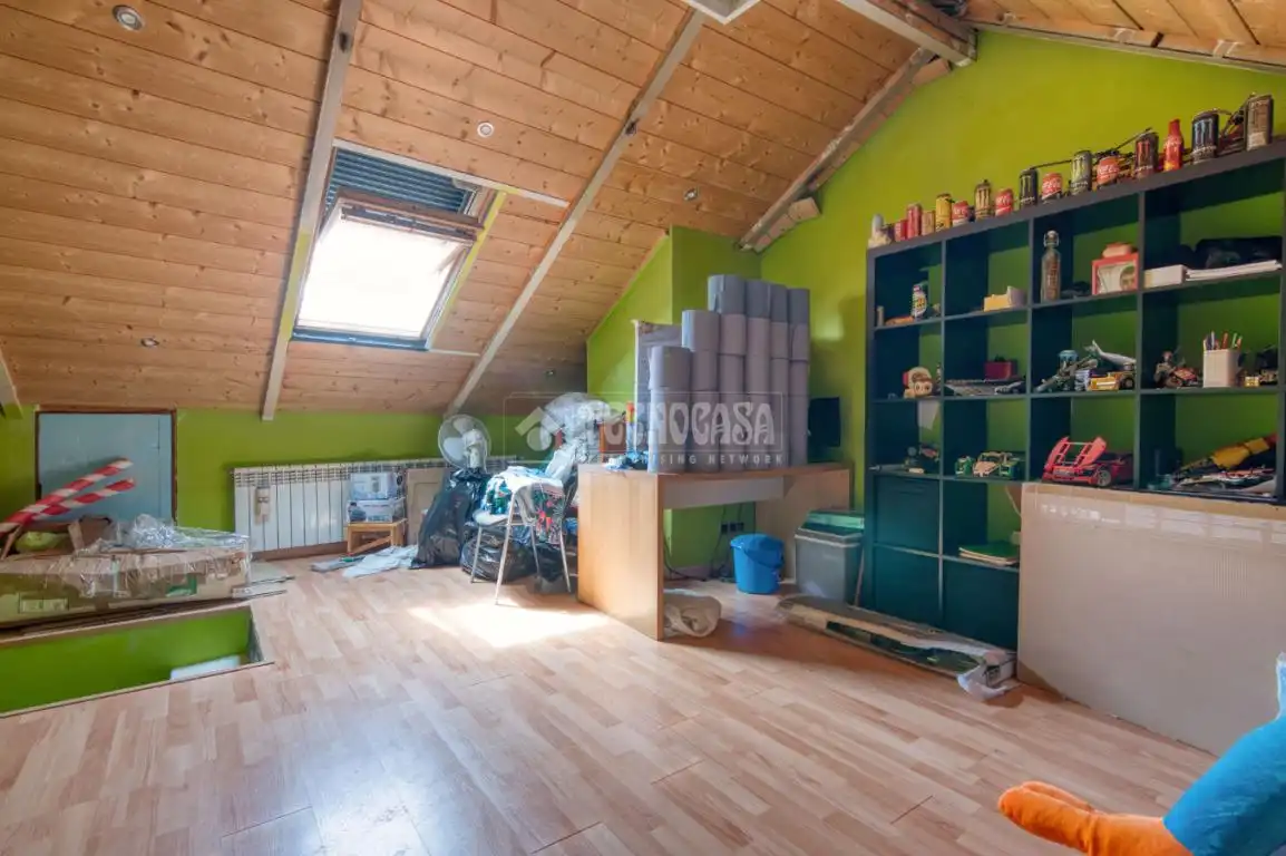 Casa adosada en venta en Valladolid con Calefacción, Parquet y Balcón