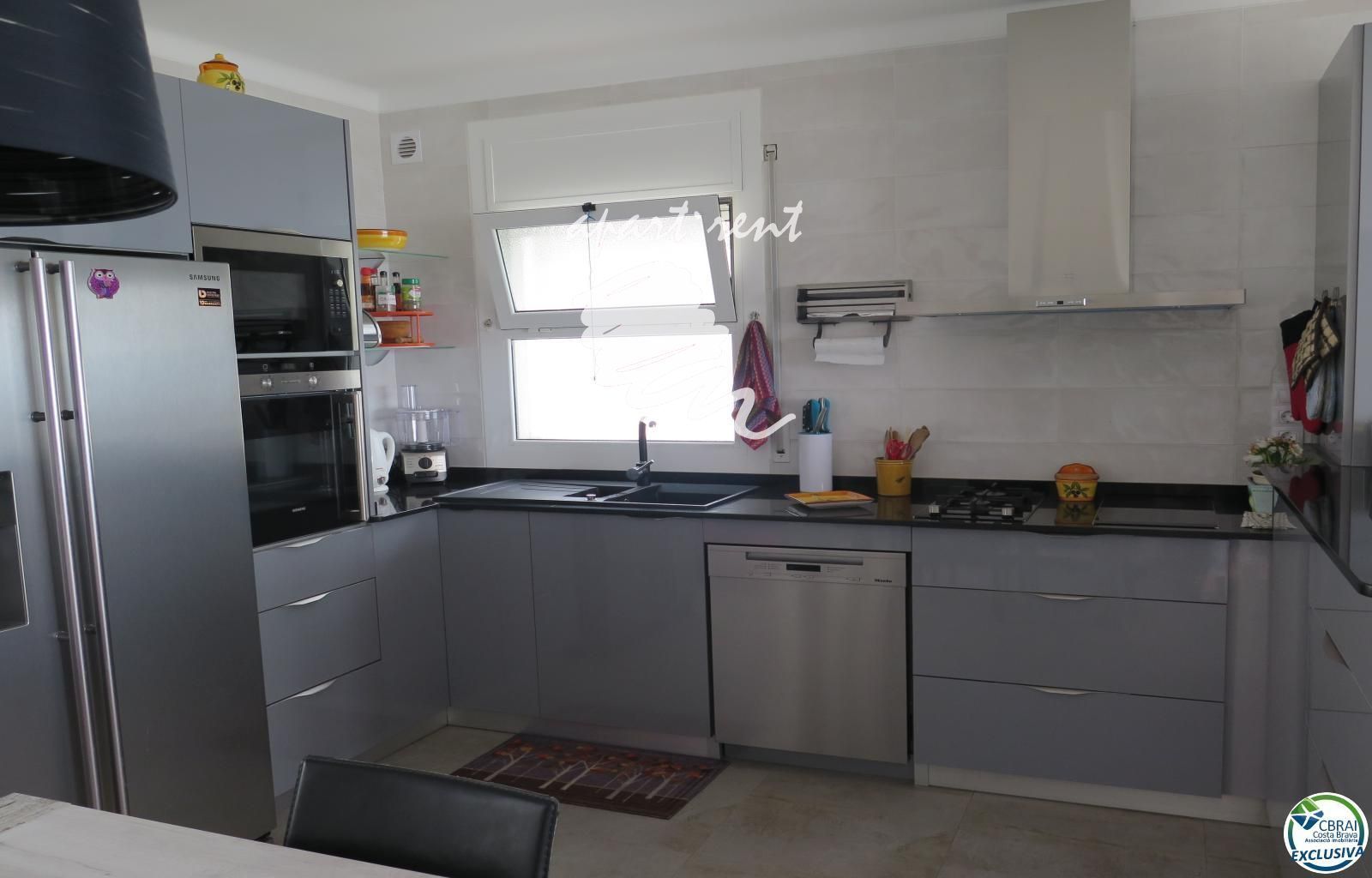 Cuina de Casa o xalet en venda en Roses amb Aire condicionat, Calefacció i Terrassa