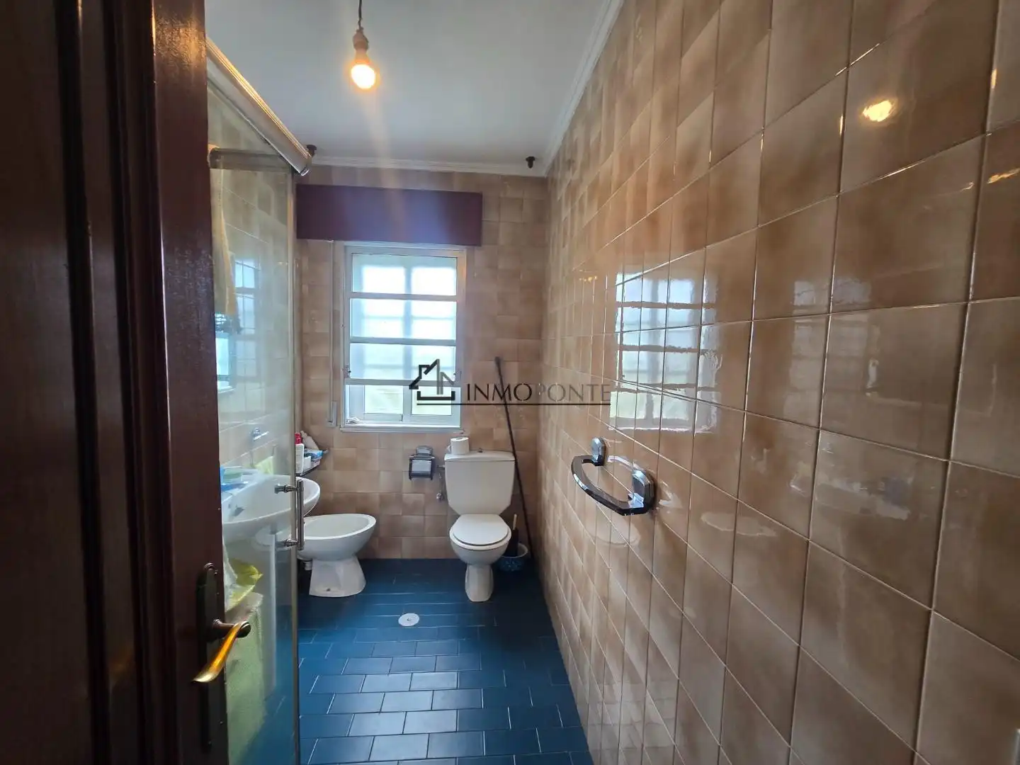 Bany de Casa o xalet en venda en Pontevedra Capital  amb Jardí privat