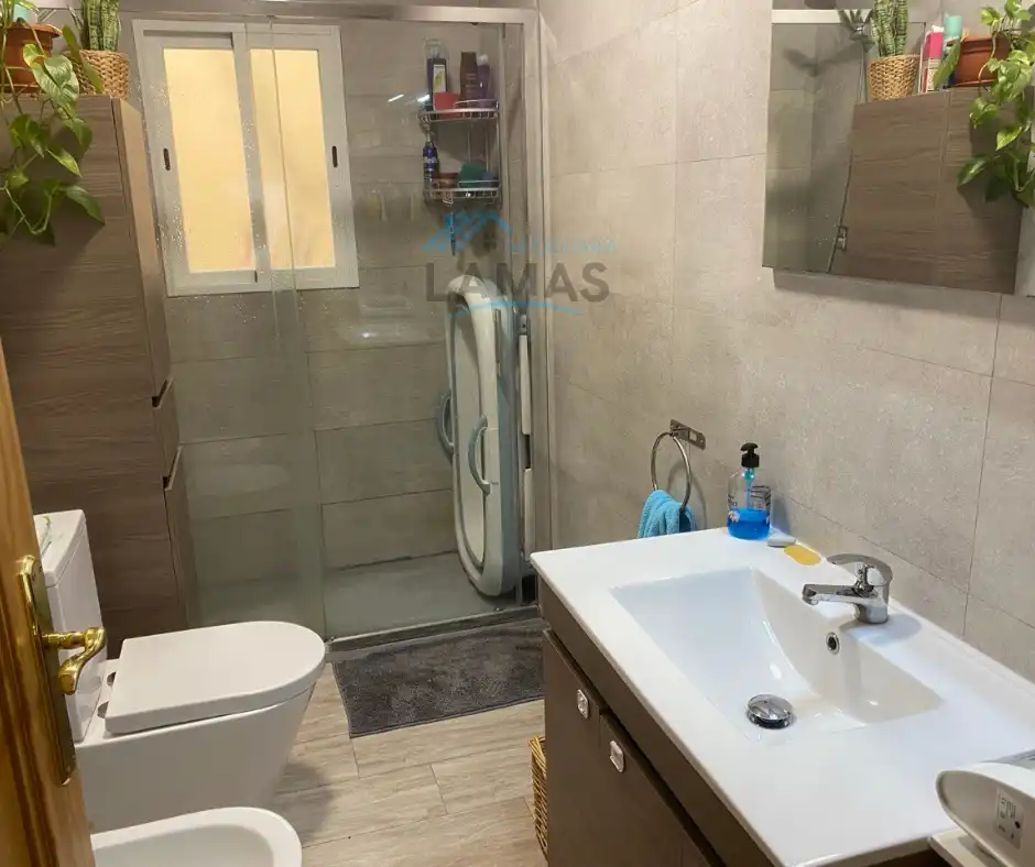 Baño de Casa o chalet en venta en Navalmoral de la Mata con Aire acondicionado, Calefacción y Jardín privado