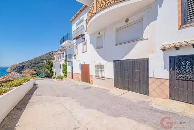 Houses for sale in Las Palomas