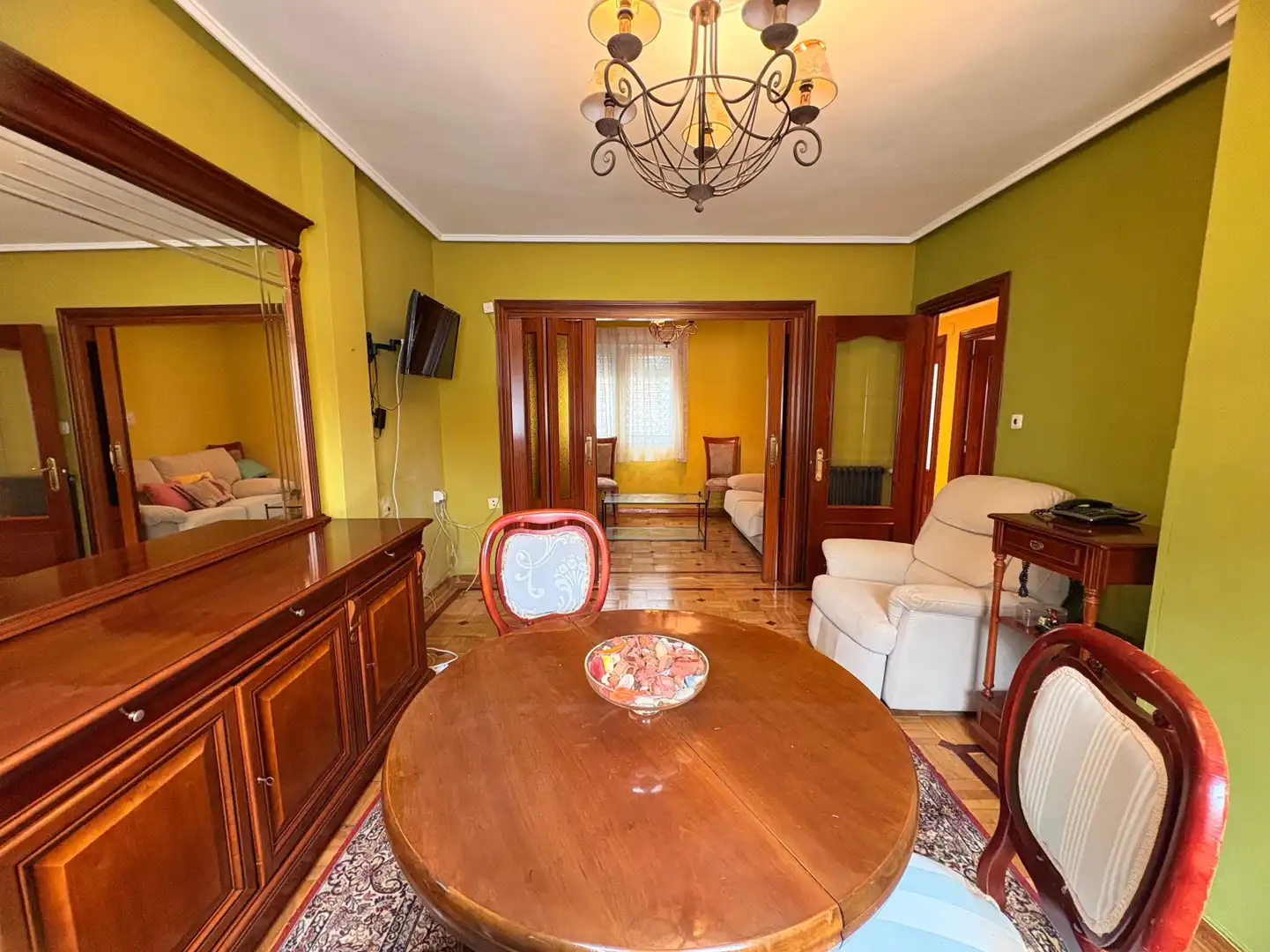 Living room of Flat for sale in Gijón   with Heating, Parquet flooring and Furnished