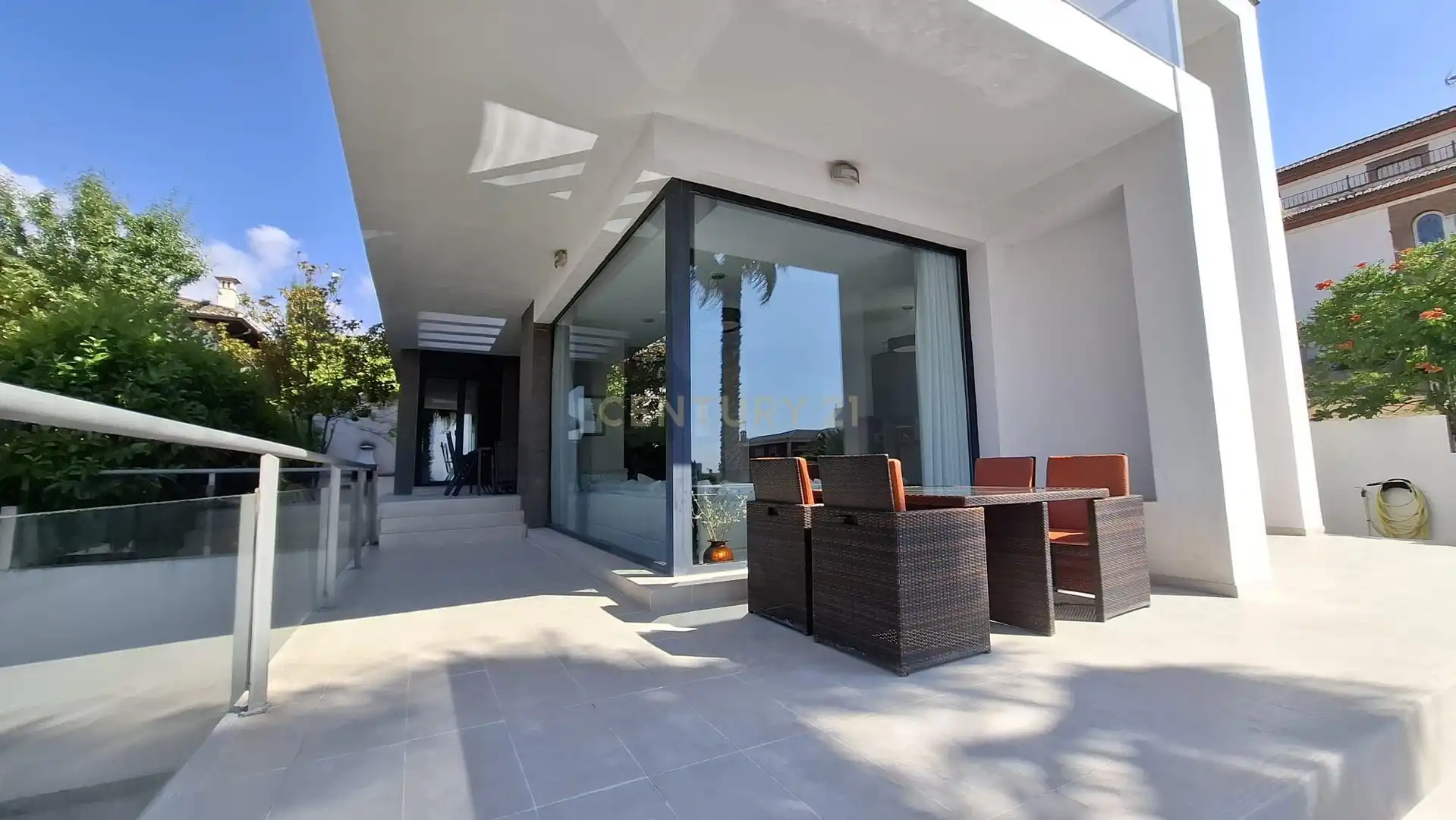 Terrassa de Casa o xalet en venda en La Zubia amb Aire condicionat, Jardí privat i Traster