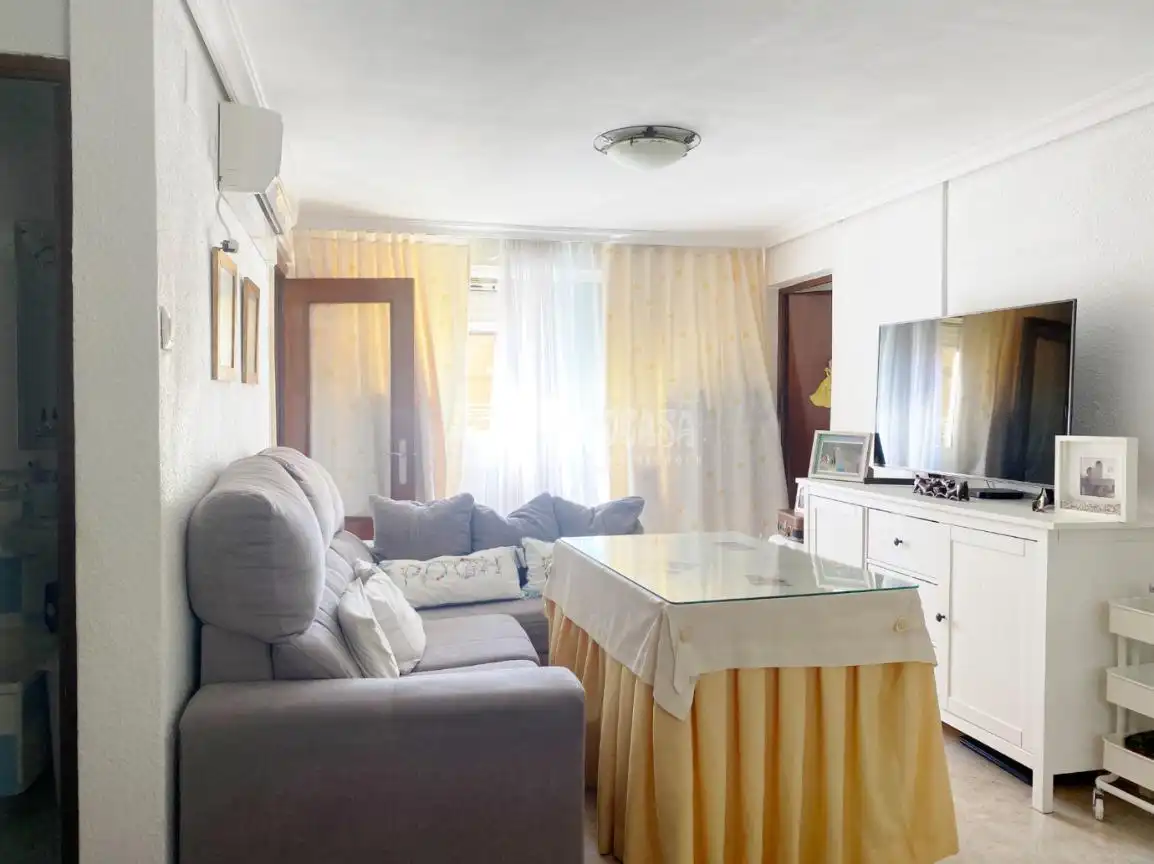 Habitación de Piso en venta en Sevilla con Aire acondicionado y Amueblado