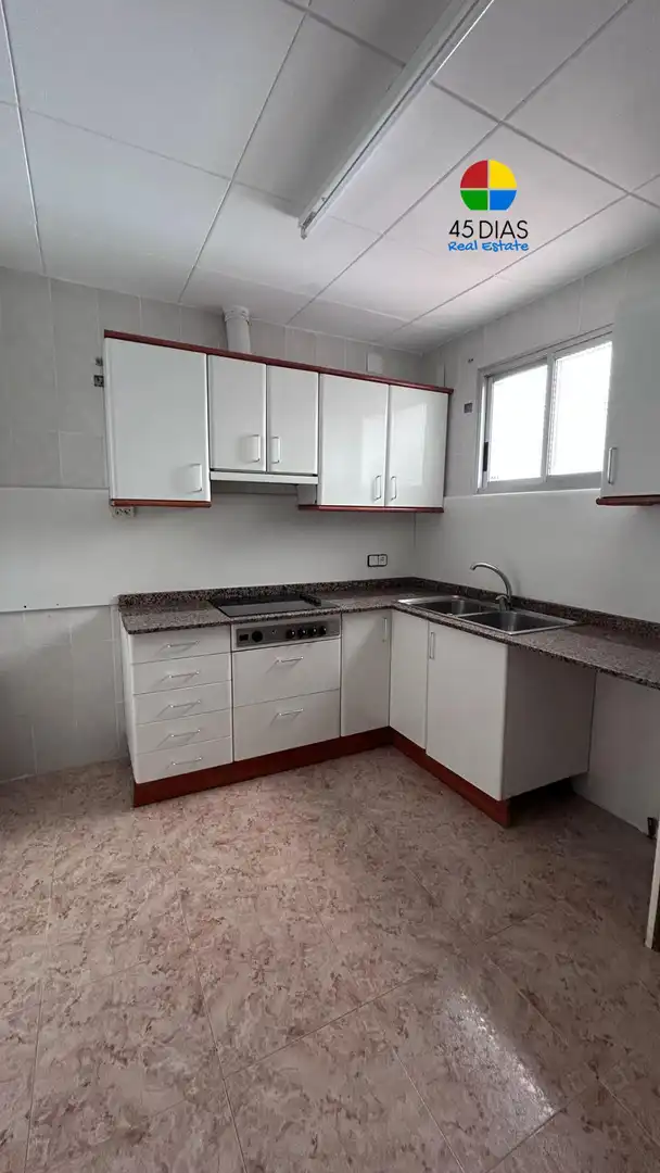 Küche von Erdgeschoss zum Verkauf in Ripollet mit Heizung, Parkett und Terrasse