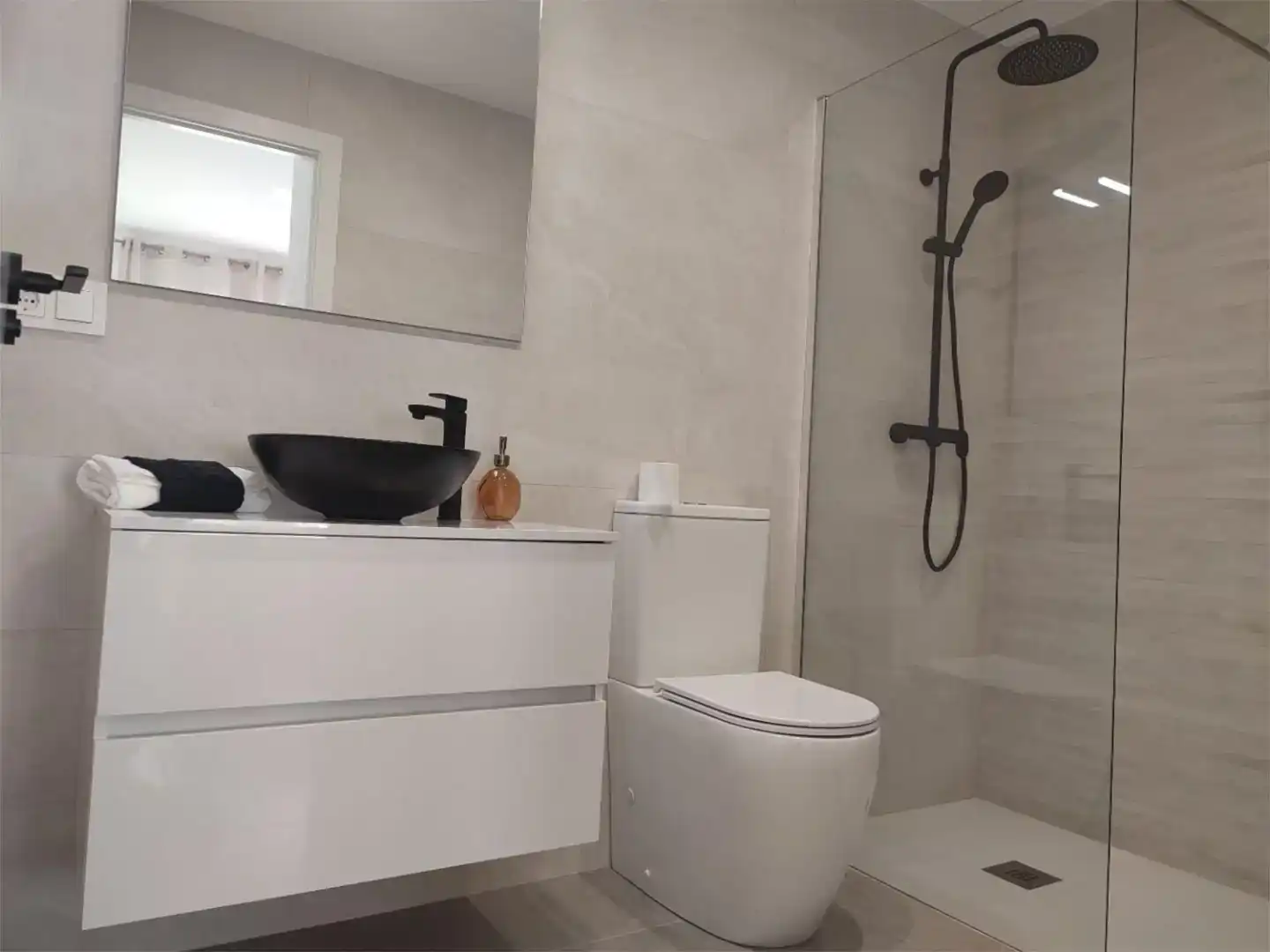 Badezimmer von Erdgeschoss zum Verkauf in Torre-Pacheco mit Klimaanlage, Privatgarten und Schwimmbad