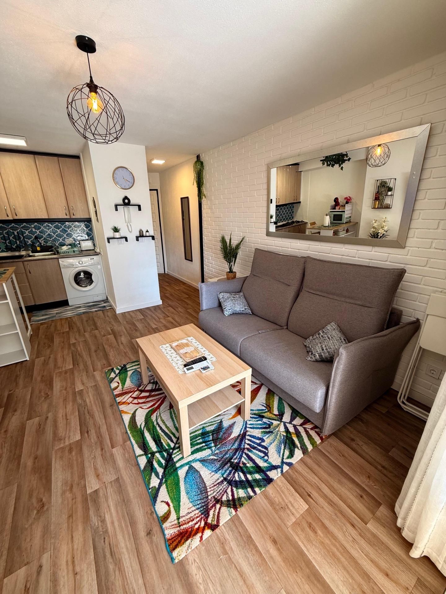 Sala de estar de Estudio en venta en Benidorm con Aire acondicionado, Terraza y Piscina comunitaria