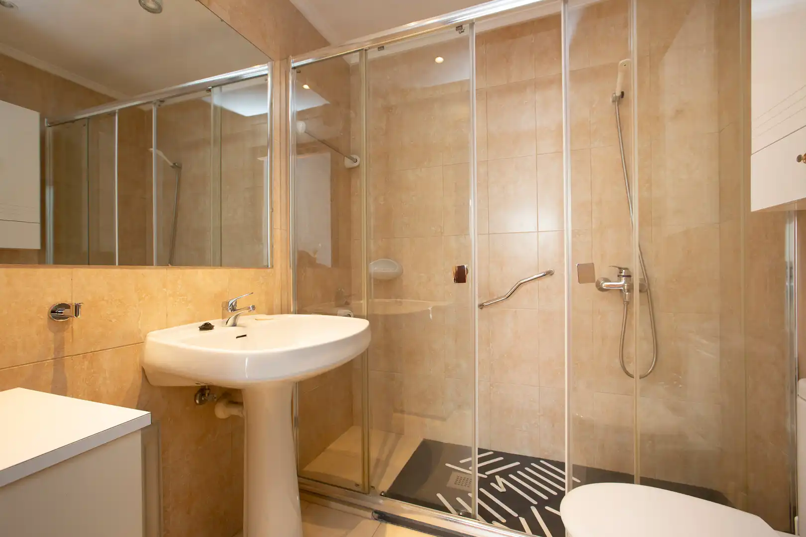 Bathroom of Flat for sale in Bilbao   with Air Conditioner, Heating and Parquet flooring