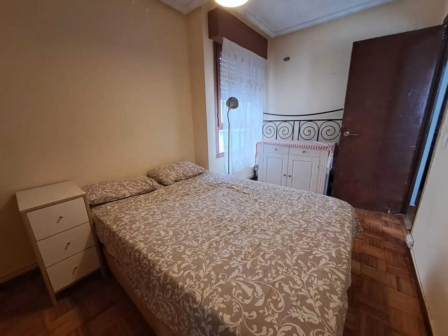 Dormitori de Apartament en venda en Oviedo  amb Calefacció