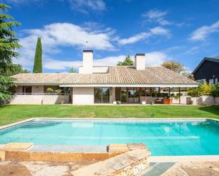 Jardí de Casa o xalet en venda en Las Rozas de Madrid amb Calefacció, Jardí privat i Parquet