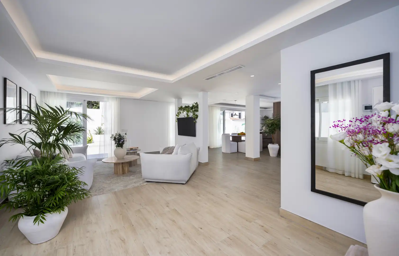 Sala de estar de Casa o chalet en venta en Marbella con Aire acondicionado, Jardín privado y Terraza