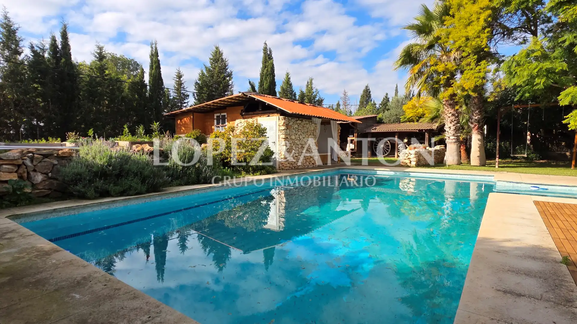 Exterior view of Houses for sale in L'Eliana  with Air Conditioner, Private garden and Terrace