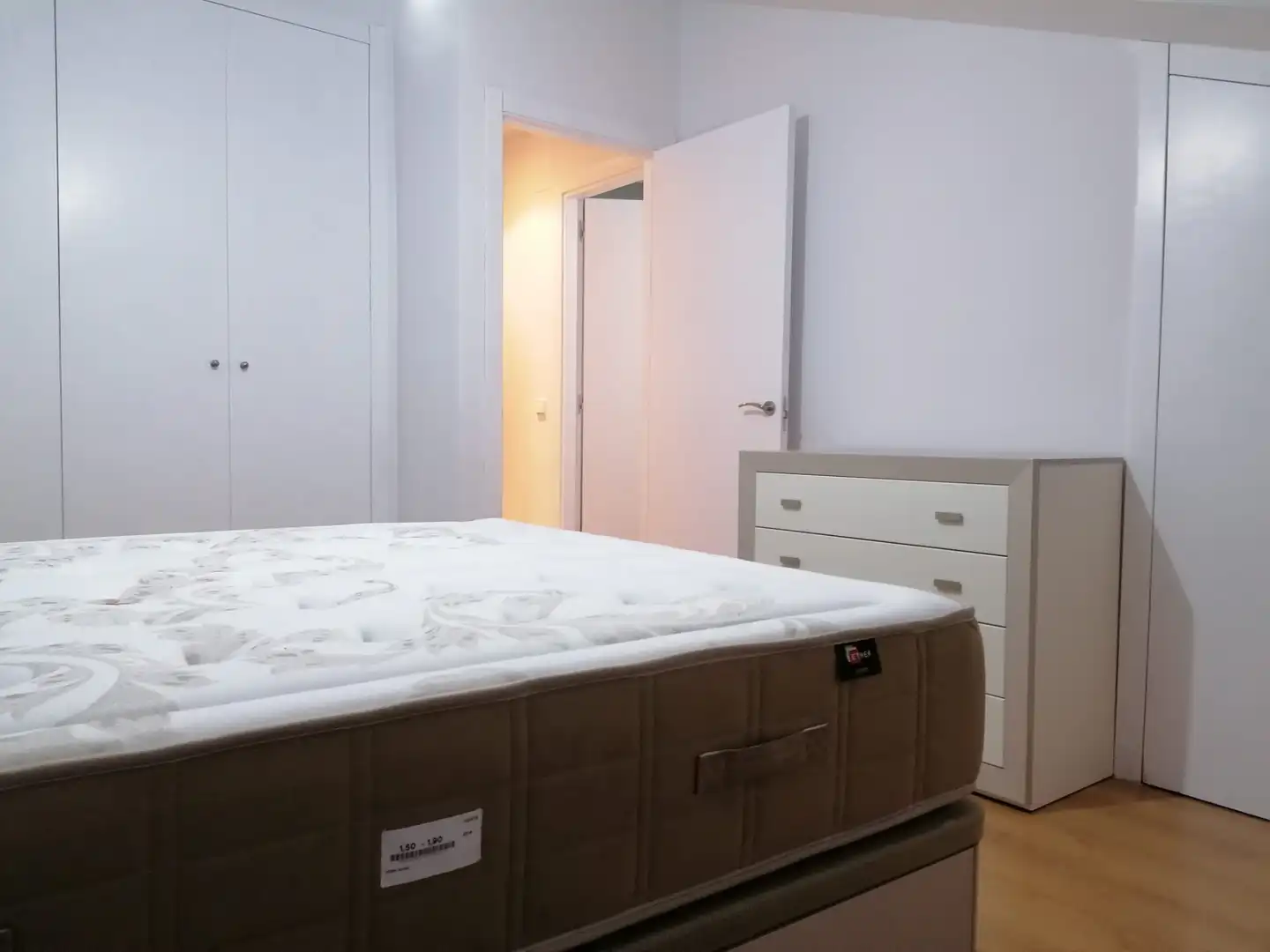 Habitación de Dúplex en venta en Mondéjar con Aire acondicionado, Calefacción y Amueblado