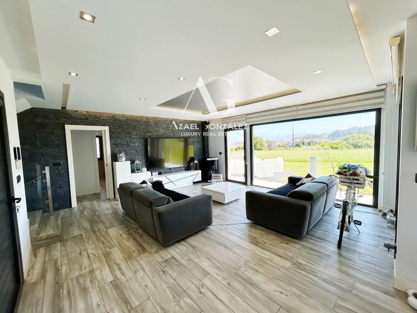 Living room of Houses for sale in Santander  with Heating, Private garden and Terrace
