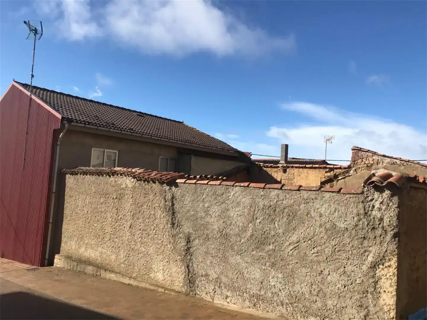 Vista exterior de Finca rústica en venda en Benavides amb Jardí privat i Balcó