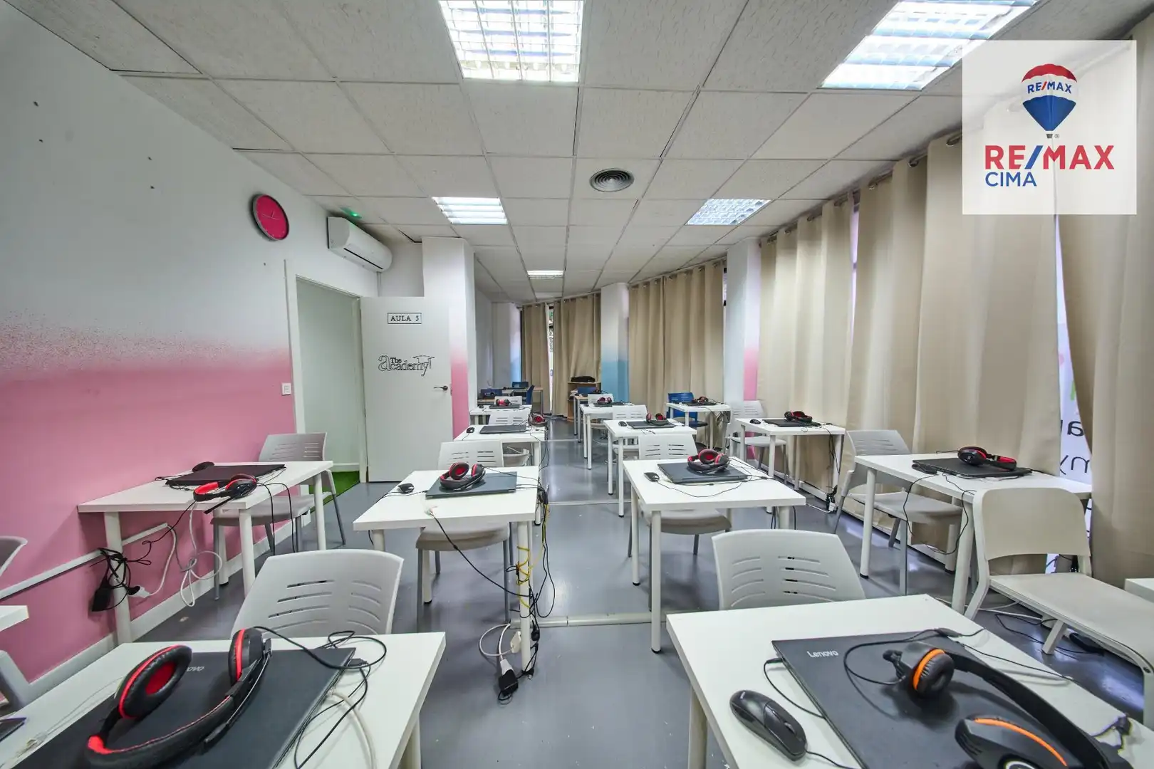 Business premises for transfer in Calle de la Cruz del Sur 8, imagen 29