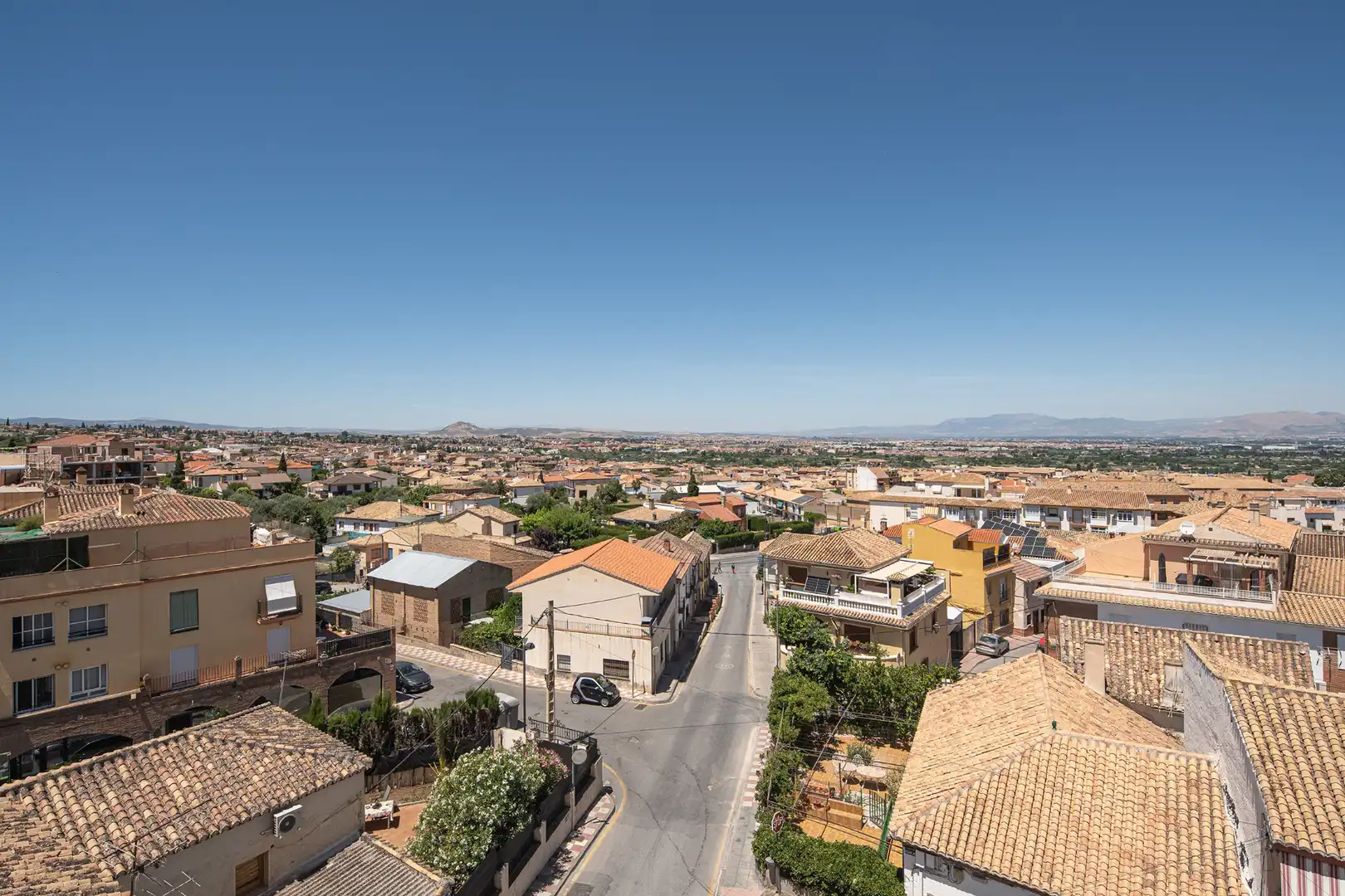 Vista exterior de Casa adosada en venda en La Zubia amb Calefacció, Terrassa i Moblat