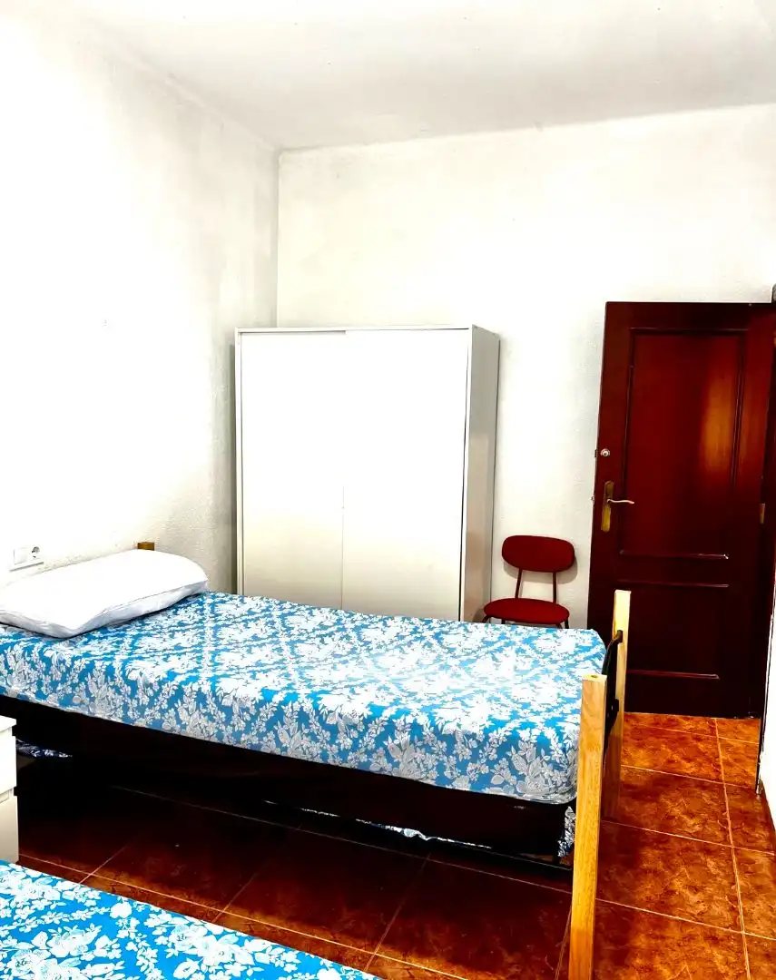 Bedroom of Flat for share in Benicalap