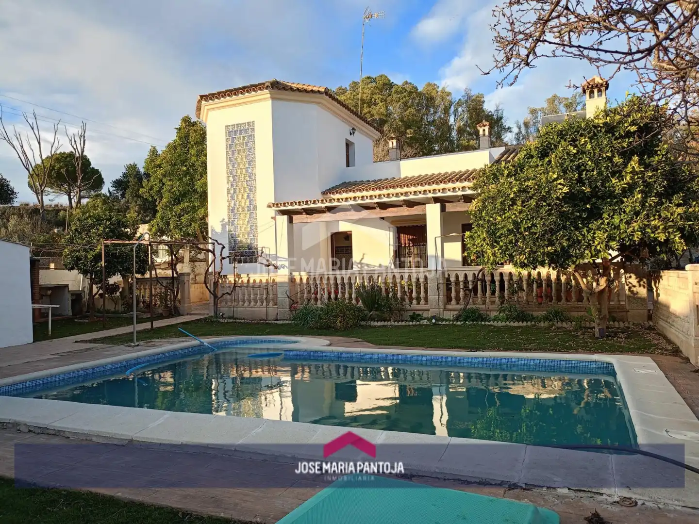 Piscina de Casa o xalet en venda en Arcos de la Frontera amb Calefacció, Jardí privat i Traster