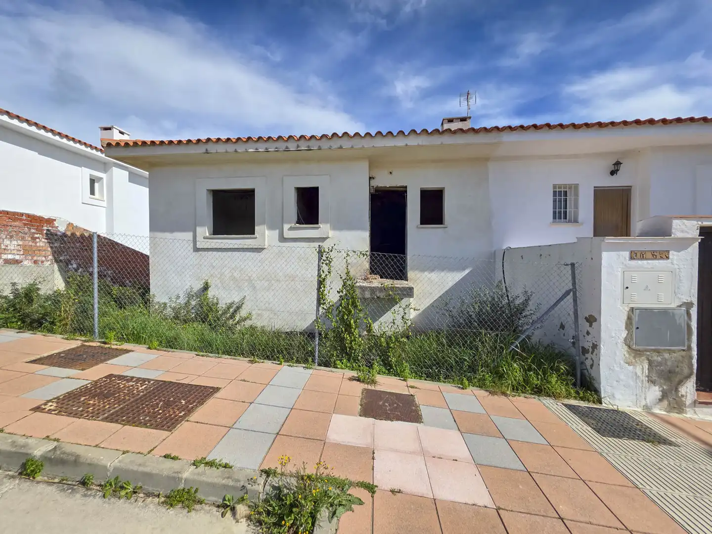 Vista exterior de Casa adosada en venta en Manilva con Jardín privado y Terraza