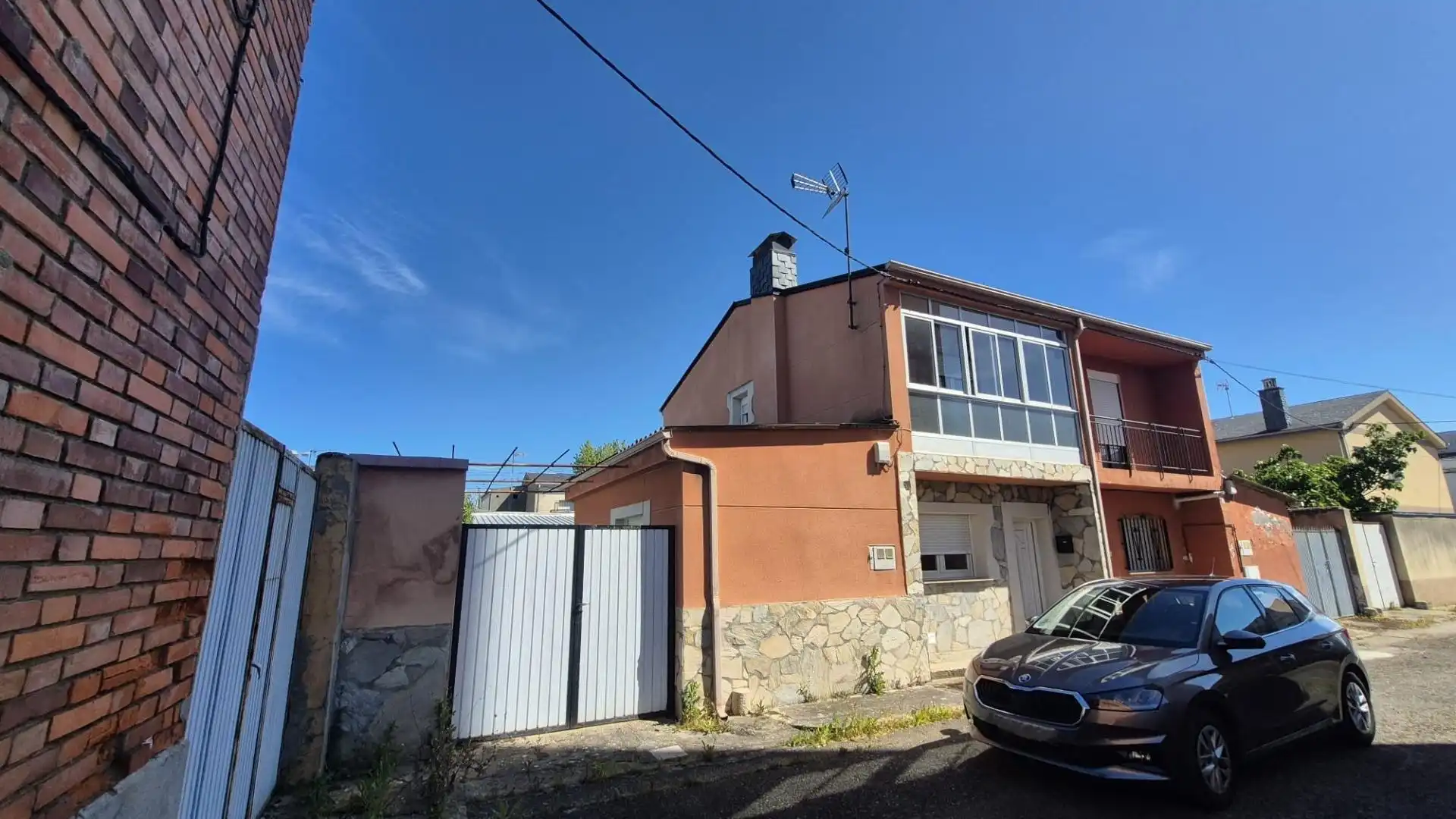 Exterior view of Houses for sale in Ponferrada