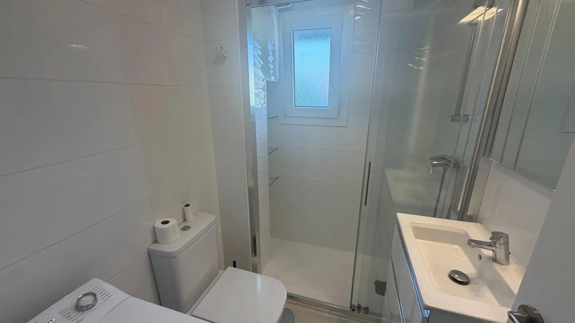 Badezimmer von Wohnung zur Miete in Madrid mit Klimaanlage, Heizung und Möbliert