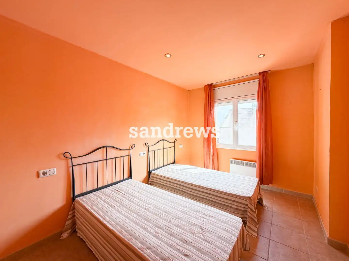Habitación de Piso en venta en Sant Pere Pescador con Calefacción y Amueblado
