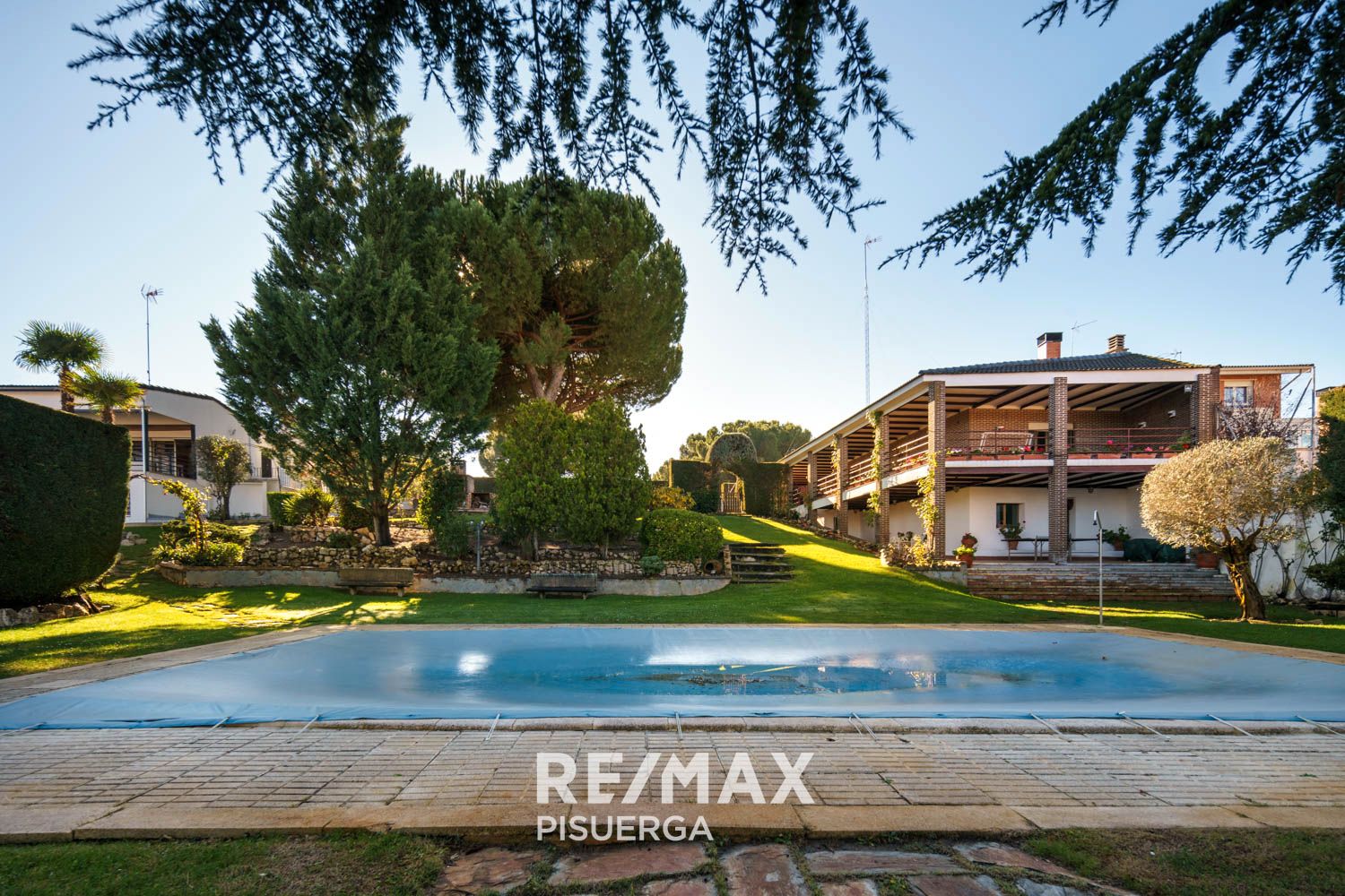 Piscina de Casa o xalet en venda en Tudela de Duero amb Calefacció, Jardí privat i Terrassa