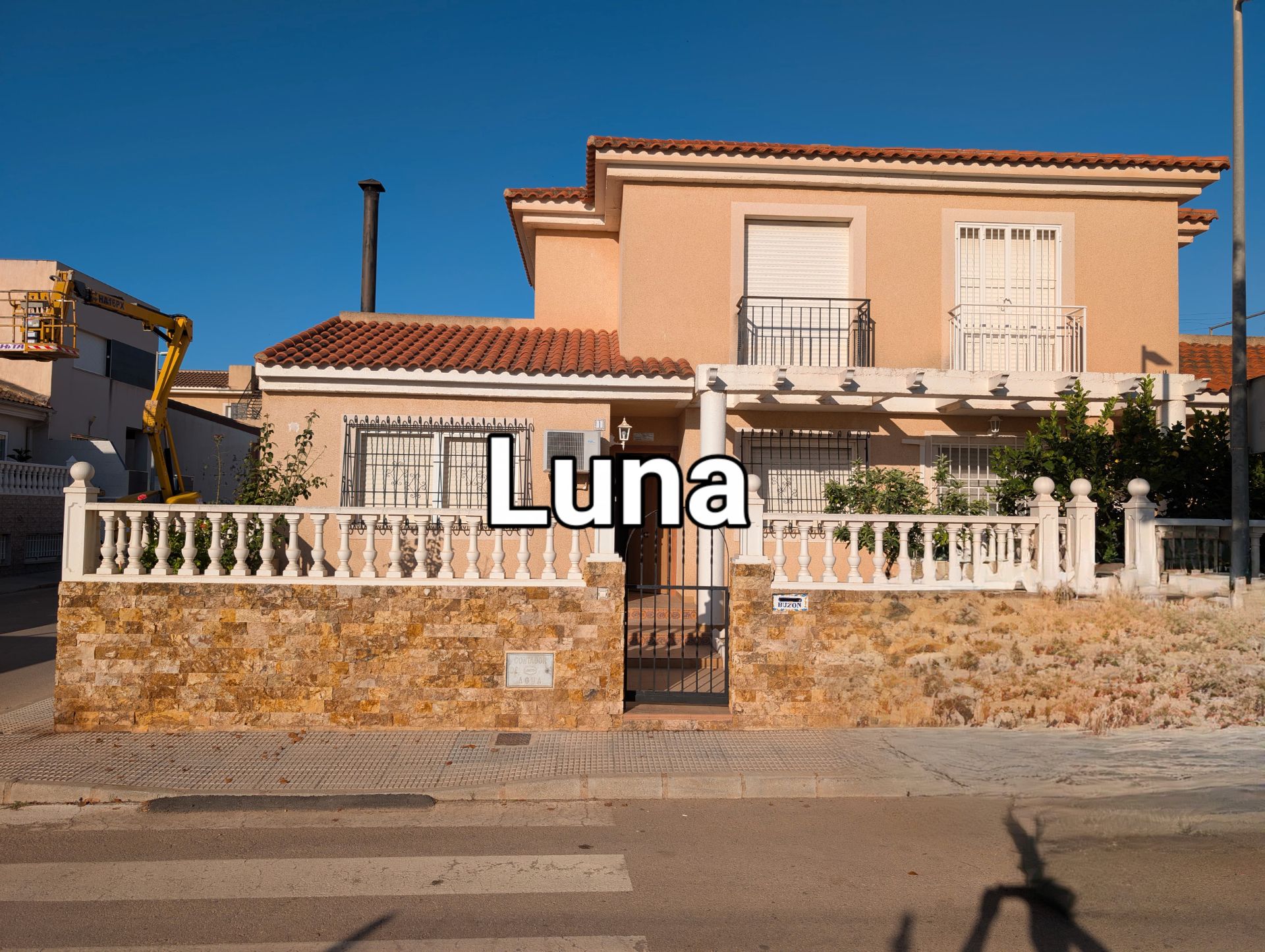 Vista exterior de Casa o xalet en venda en Cartagena amb Aire condicionat, Jardí privat i Terrassa