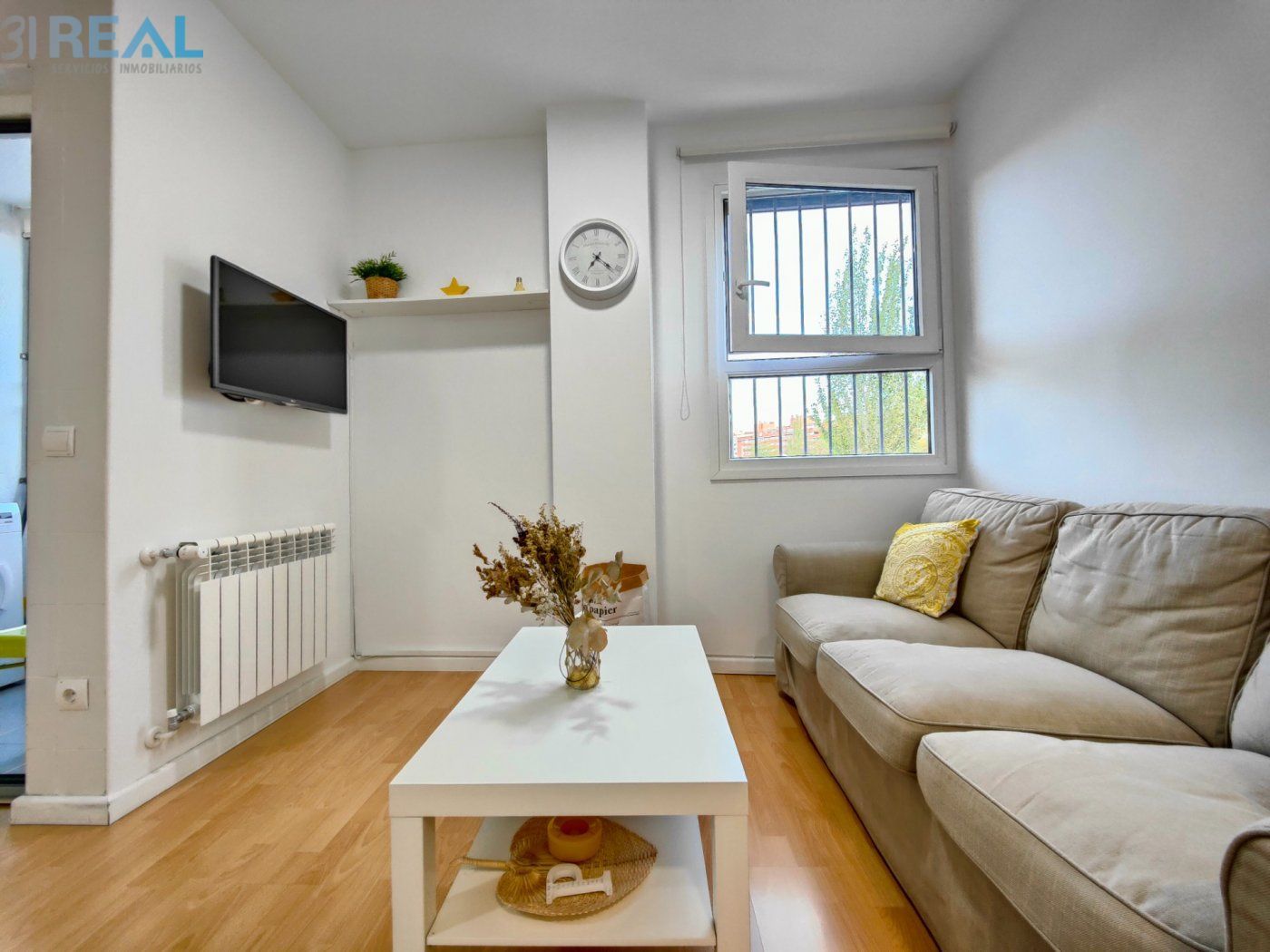 Living room of Flat to rent in  Madrid Capital  with Heating, Storage room and Community pool
