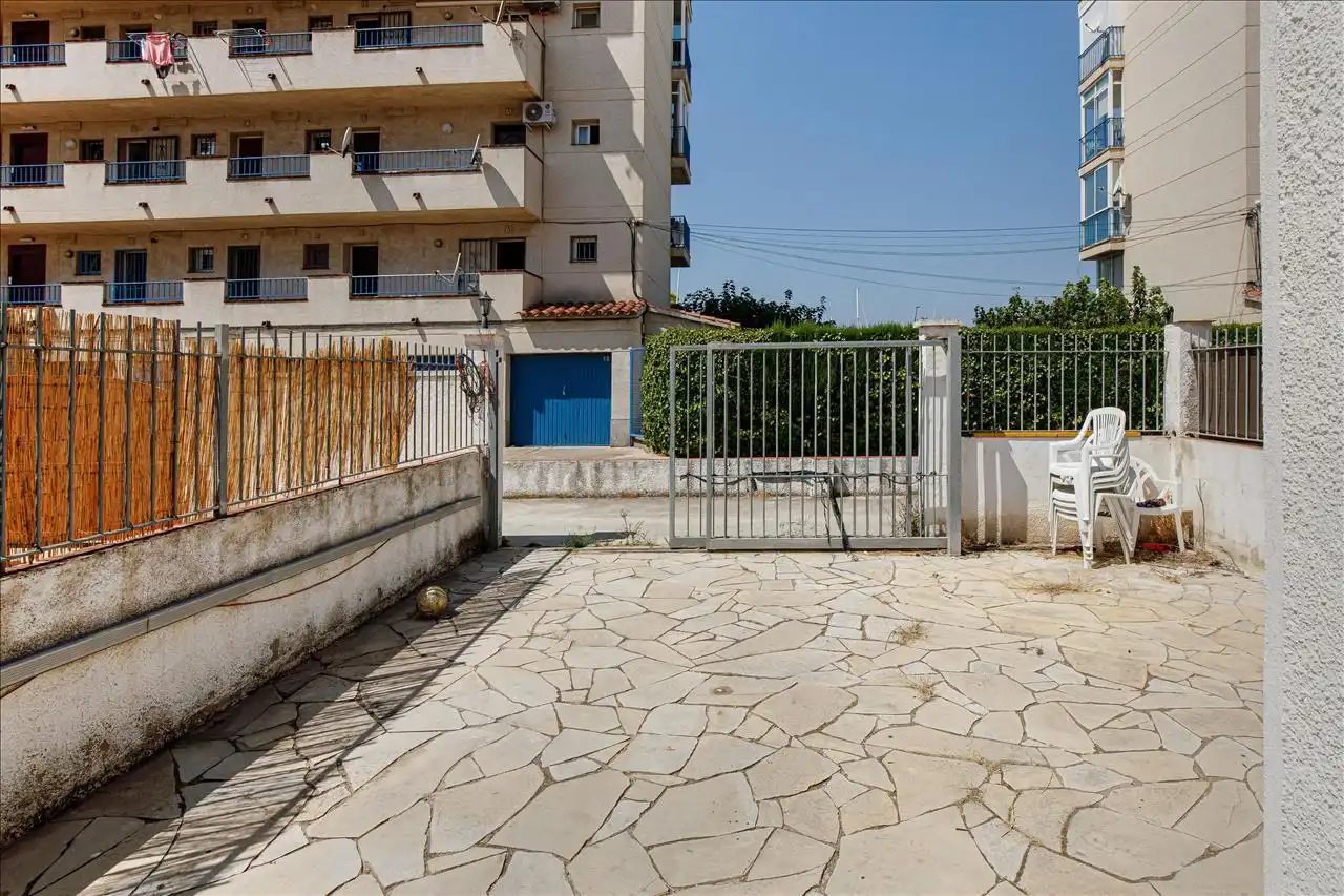 Casa aparellada amb piscina en venda a De La Illeta, imagen 8