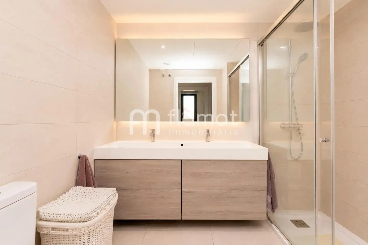 Baño de Piso en venta en L'Hospitalet de Llobregat con Aire acondicionado, Calefacción y Terraza