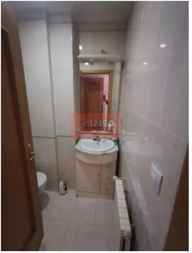Baño de Piso en venta en Ourense Capital  con Calefacción, Parquet y Amueblado