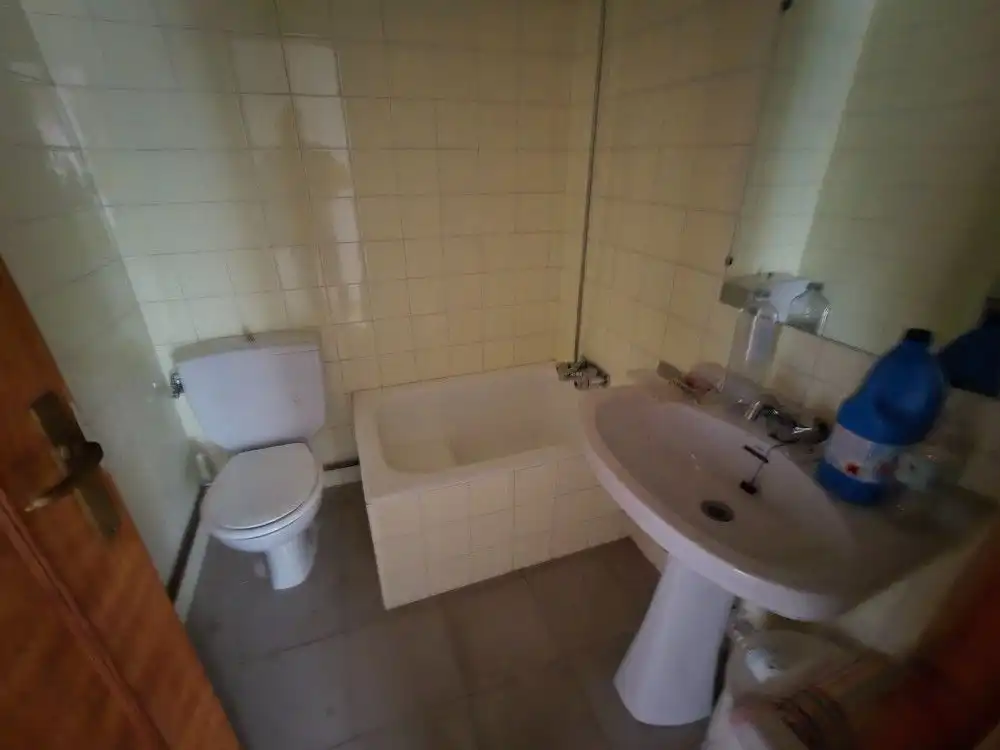 Badezimmer von Wohnung zur Miete in Jaca mit Abstellraum