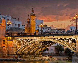 Vista exterior de Pis en venda en  Sevilla Capital amb Aire condicionat, Calefacció i Balcó