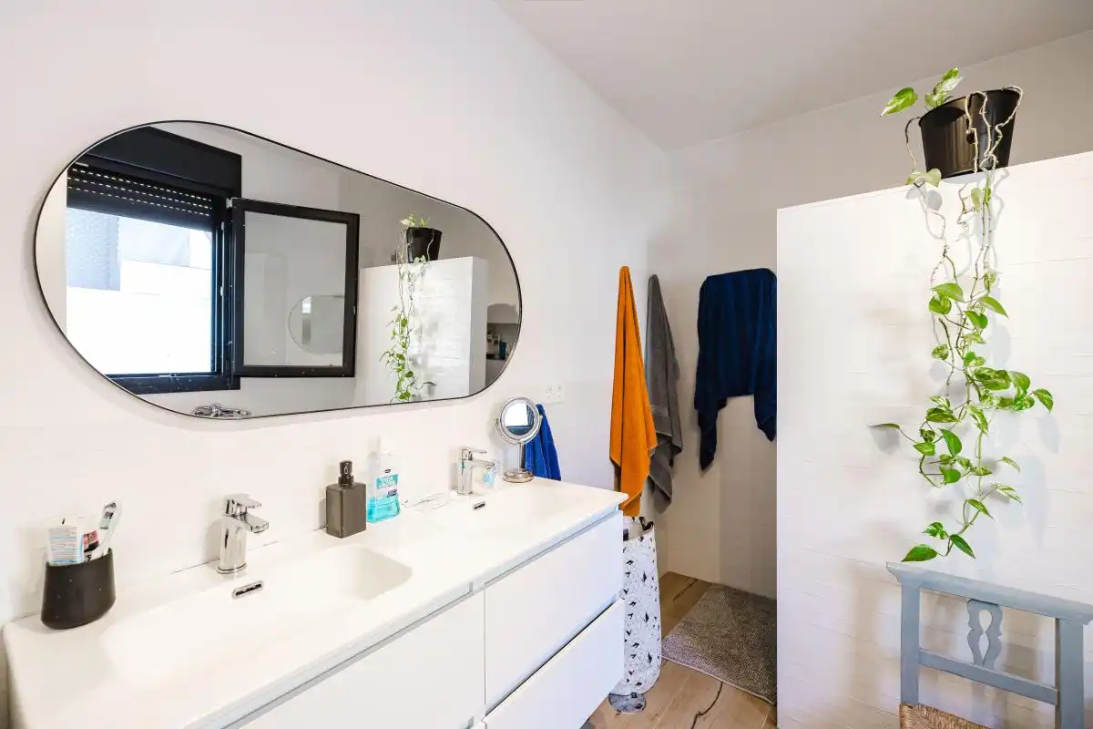 Baño de Casa adosada en venta en Málaga con Aire acondicionado, Calefacción y Jardín privado
