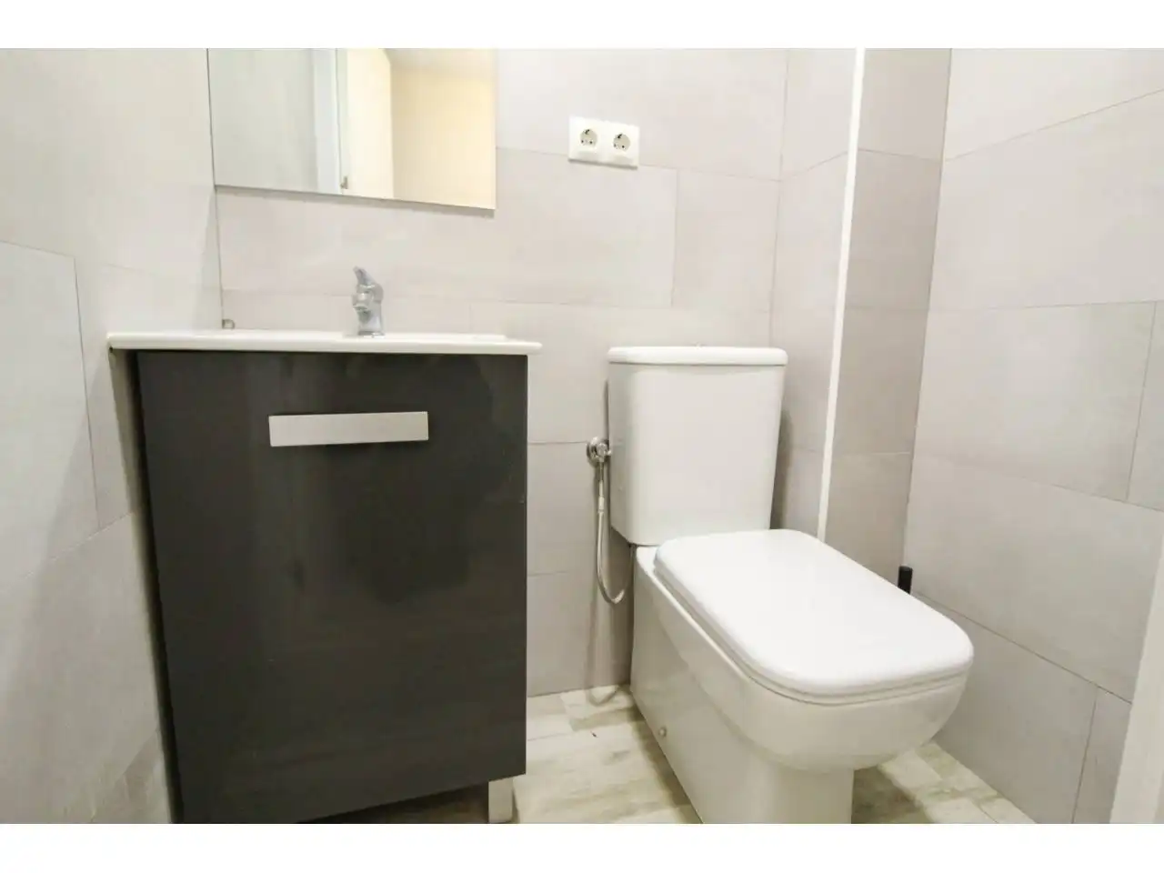 Badezimmer von Wohnung zur Miete in Barcelona mit Parkett, Möbliert und Alarm