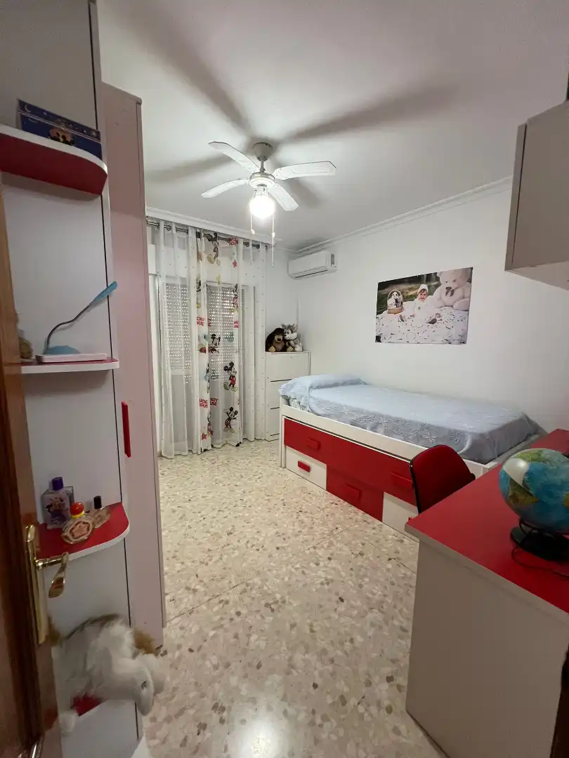Schlafzimmer von Einfamilien-Reihenhaus zum Verkauf in La Rinconada mit Klimaanlage, Abstellraum und Balkon