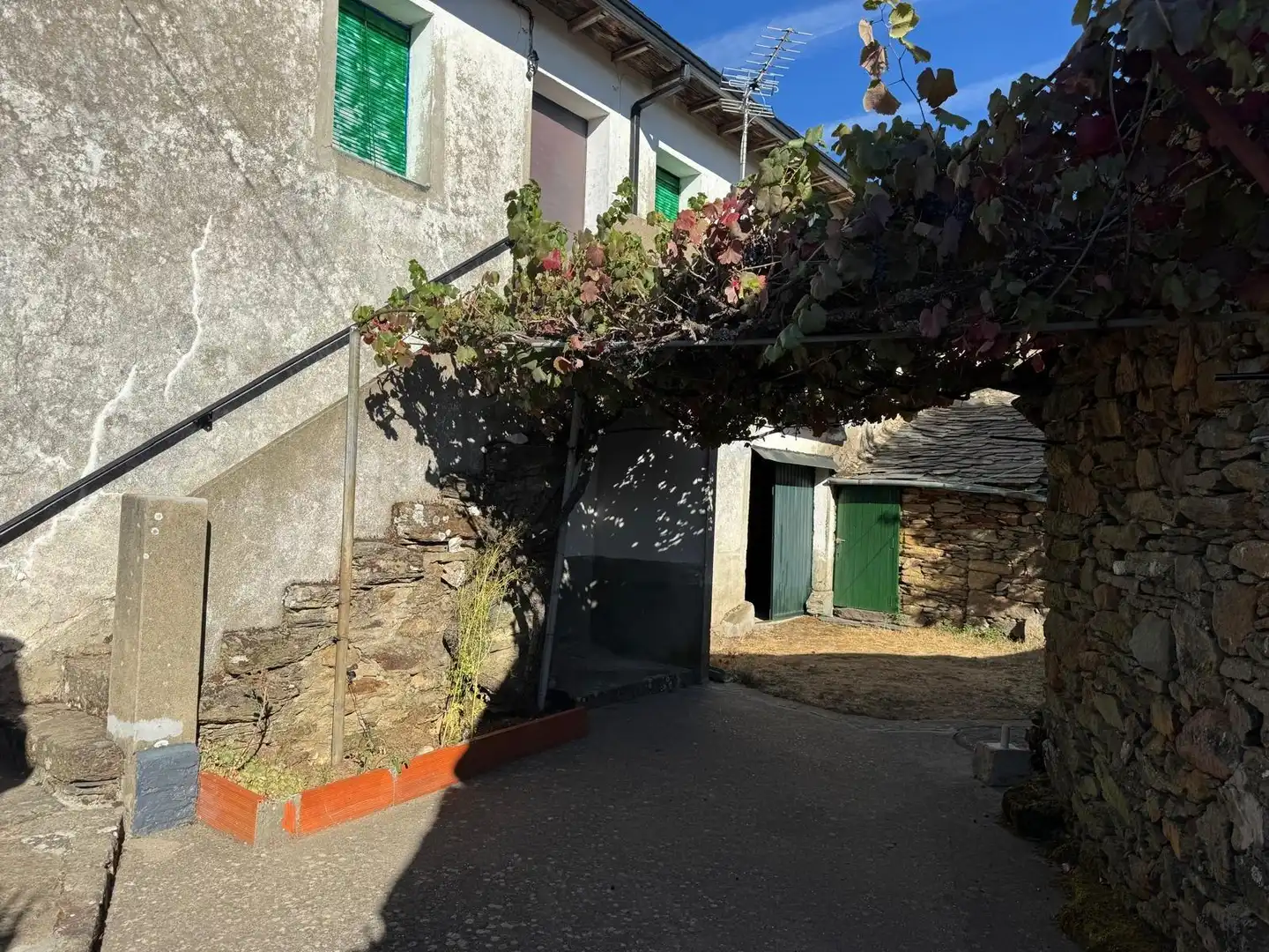 Vista exterior de Finca rústica en venta en Palacios de Sanabria con Jardín privado, Amueblado y Balcón