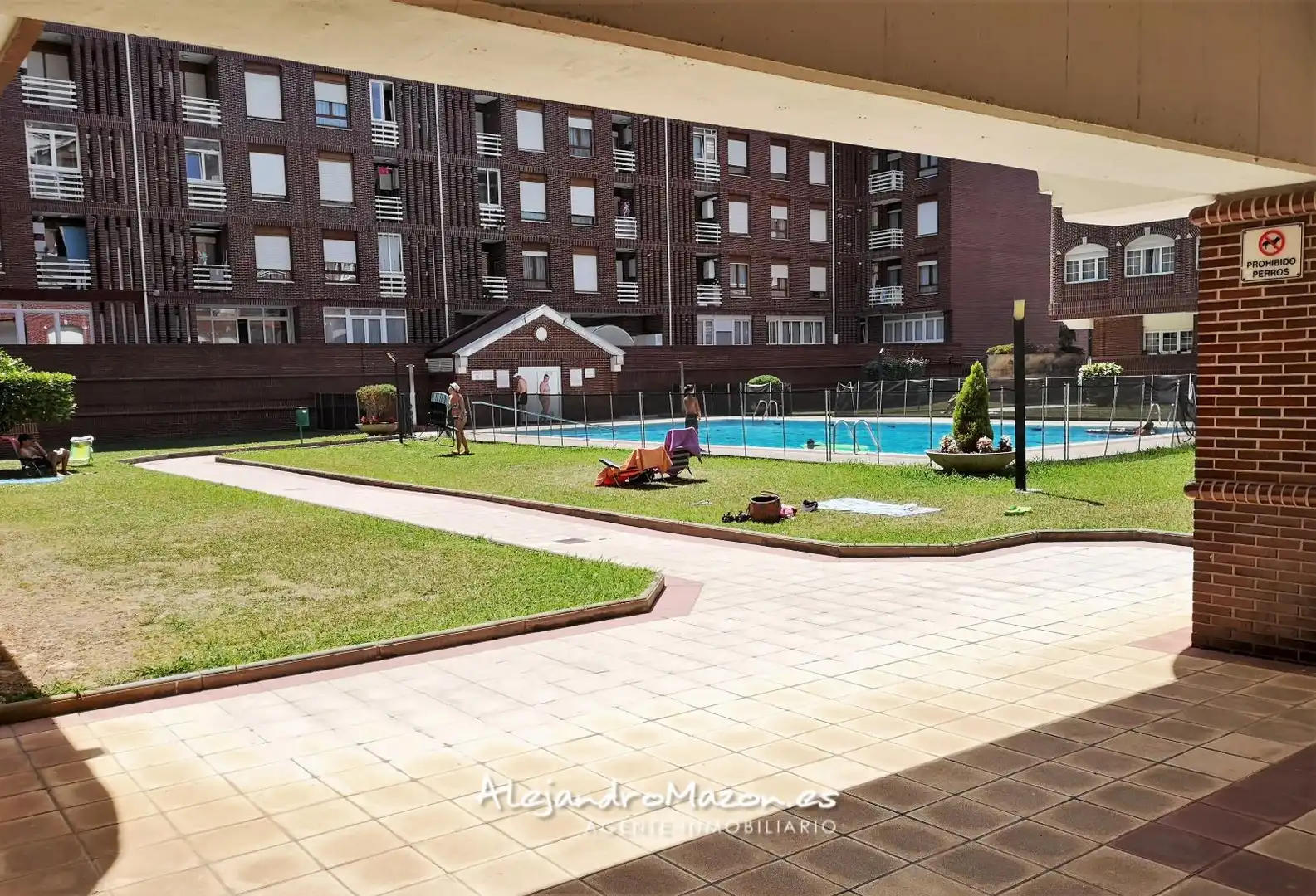 Swimming pool of Flat for rent in Castro-Urdiales  with Heating, Terrace and Swimming Pool