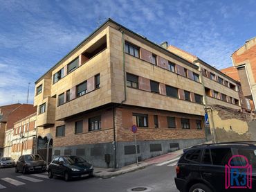 Apartamento con ascensor en alquiler en Benito Arias Montano