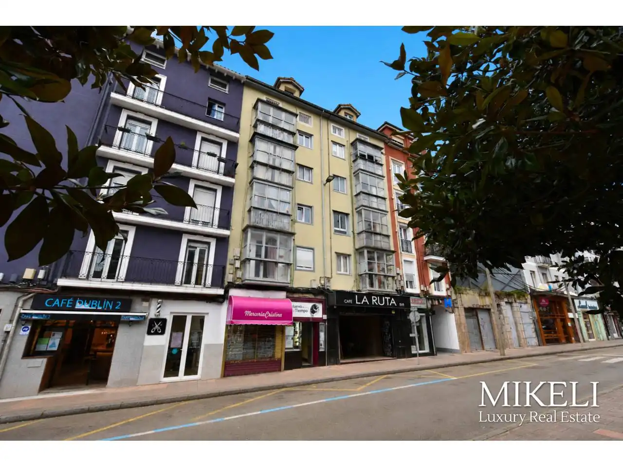 Vista exterior de Edificio en venta en Santander