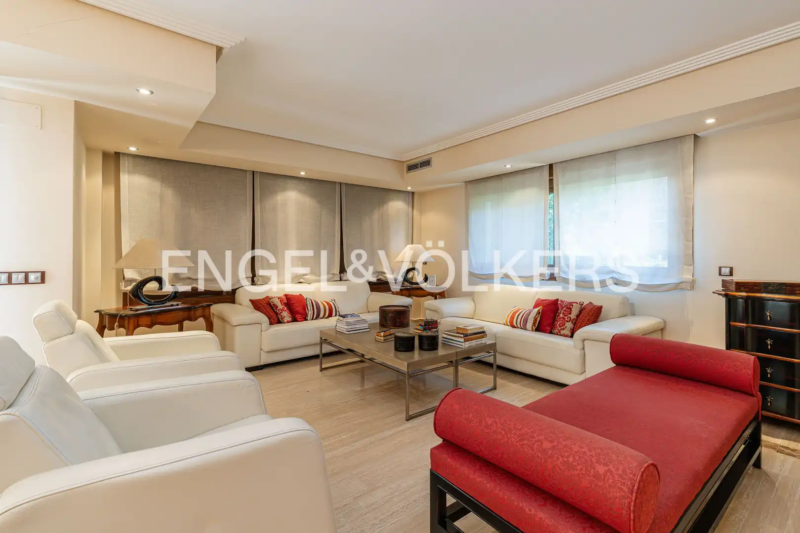 Sala de estar de Casa adosada en venta en Las Rozas de Madrid con Aire acondicionado, Calefacción y Jardín privado